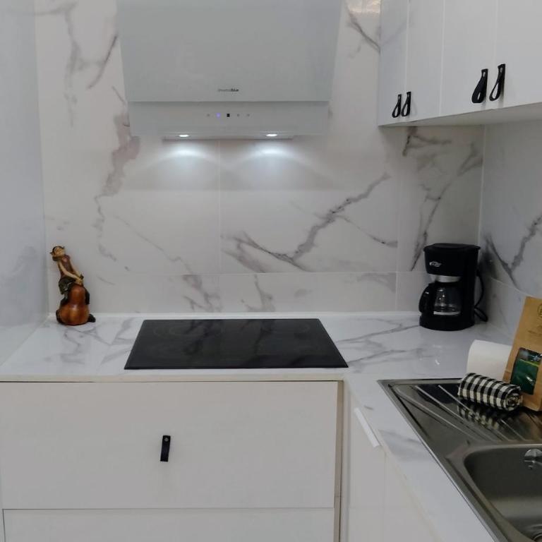 Modern studio in downtown Torremolinos, close to the beach - Apartamento de 1 dormitorio - 4