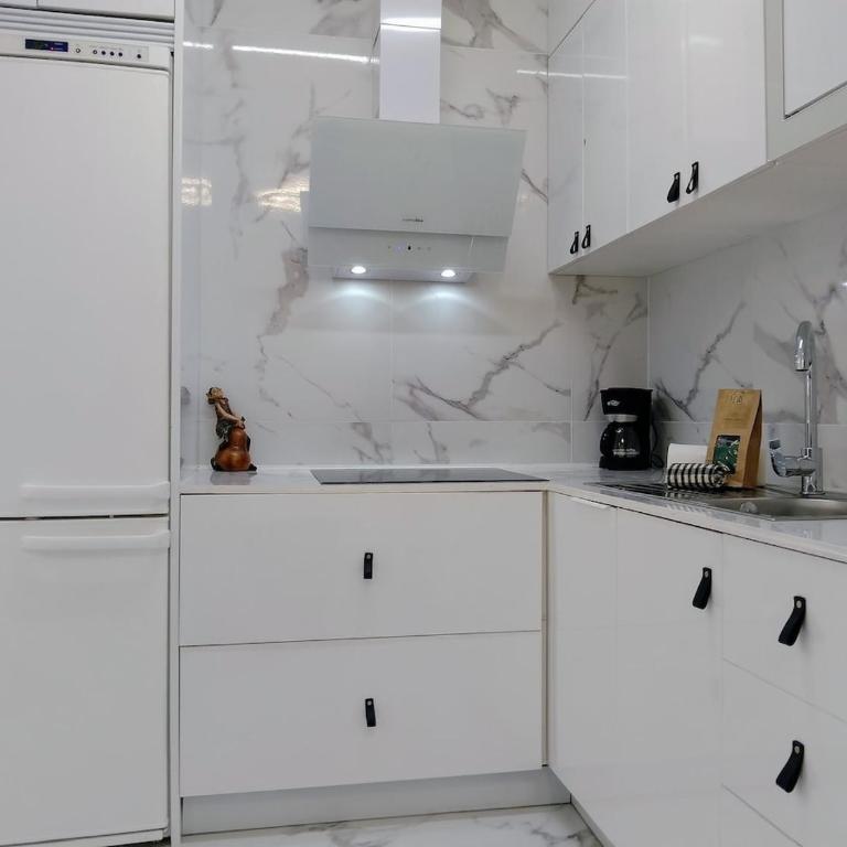Modern studio in downtown Torremolinos, close to the beach - Apartamento de 1 dormitorio - 7