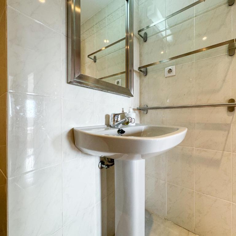 El Apartamento - Three-Bedroom Apartment with Sea View - 1