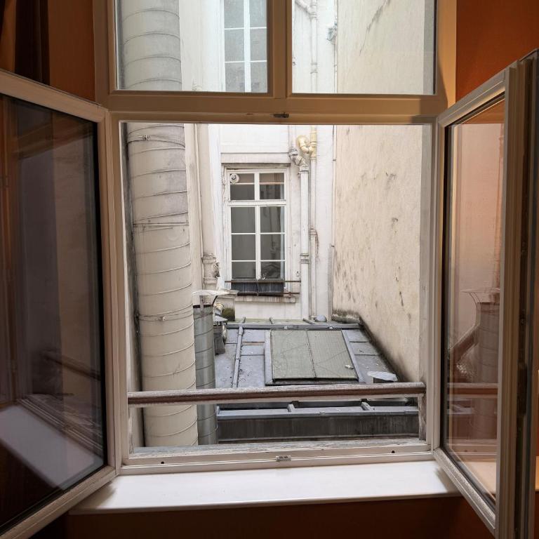 Hôtel 85 Saint Honore - Chambre Double Supérieure - Vue sur Cour - 7