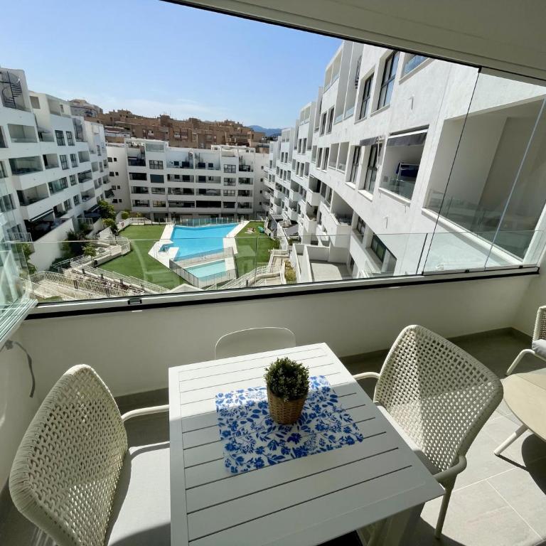 2 Bed Flat - Sleeps 4 - Pool - Parking - Wifi - Apartamento - 1