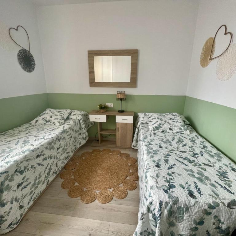 2 Bed Flat - Sleeps 4 - Pool - Parking - Wifi - Apartamento - 4
