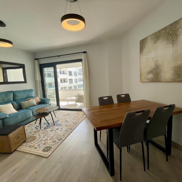 2 Bed Flat - Sleeps 4 - Pool - Parking - Wifi - Apartamento - 2