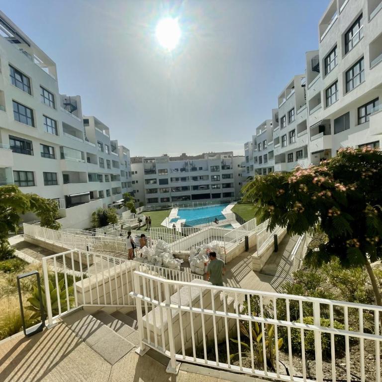 2 Bed Flat - Sleeps 4 - Pool - Parking - Wifi - Apartamento - 6