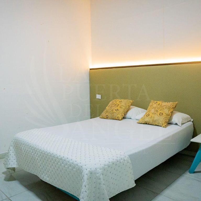 La Puerta del Ángel LOW COST - Habitación Familiar con baño privado - 5