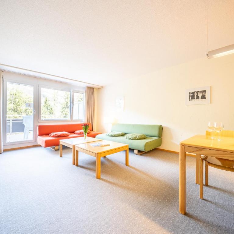PL 202 Lichtdurchflutete Wohnung mit grossem Balkon Richtung Scuol - Apartment mit Terrasse - 1
