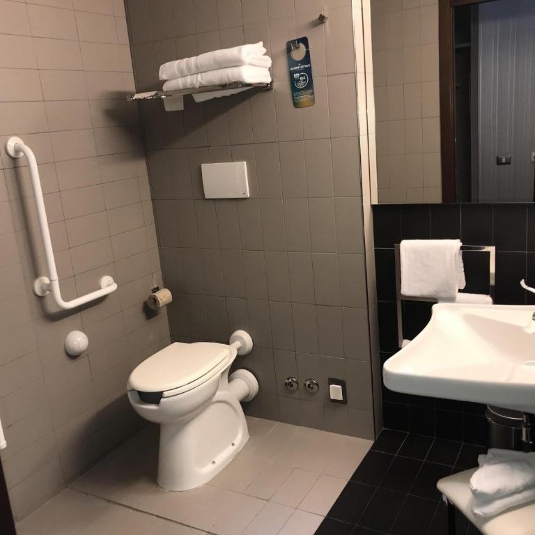 Ibis Styles Roma Eur - Camera Matrimoniale con Accesso Disabili - 3
