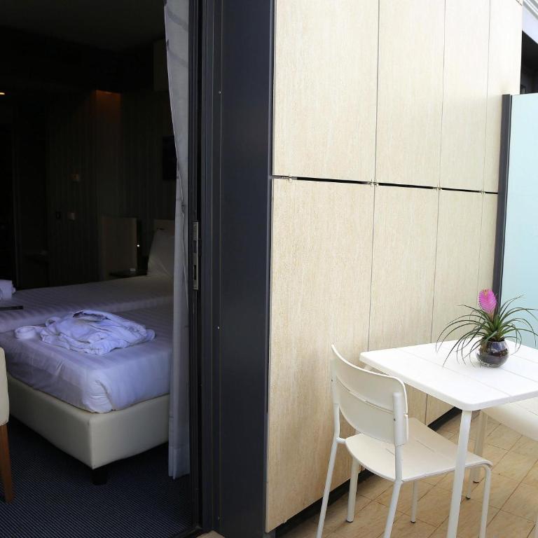 Ibis Styles Roma Eur - Camera Superior Doppia con Letti Singoli con Balcone - 3