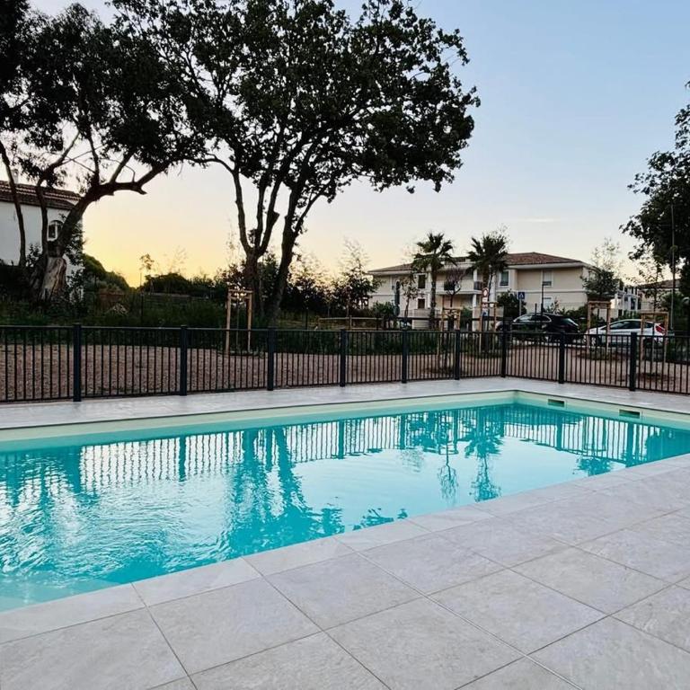 Appartement T2 chambre plus cabine, terrasse vue piscine - Appartement 1 Chambre - Vue sur Piscine - 3