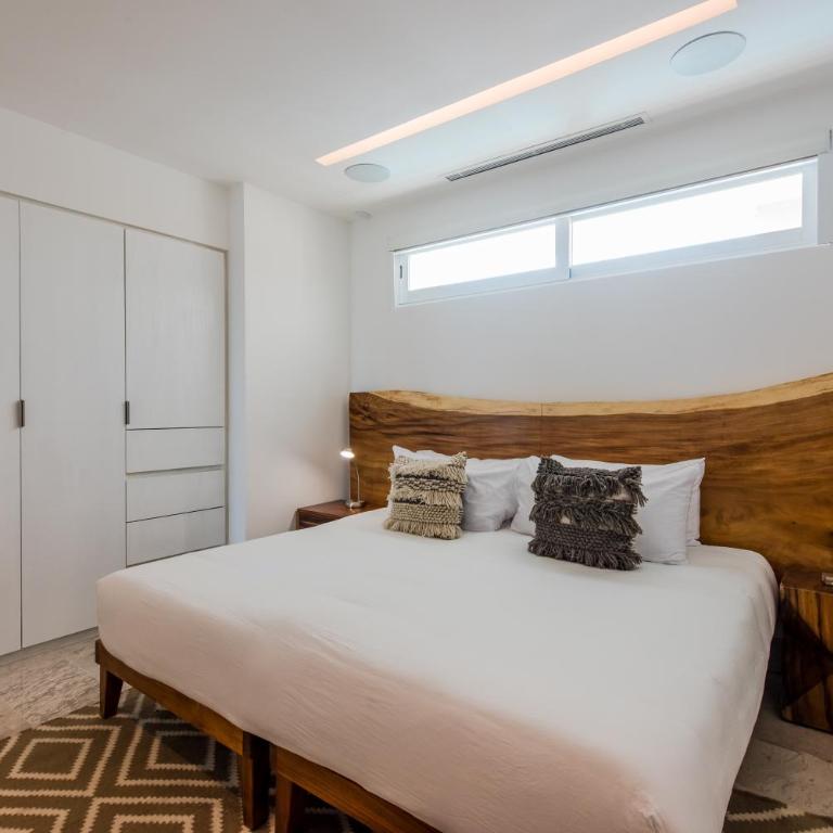Oceana Residences - Two-Bedroom Apartment with Balcony and Sea View - 11