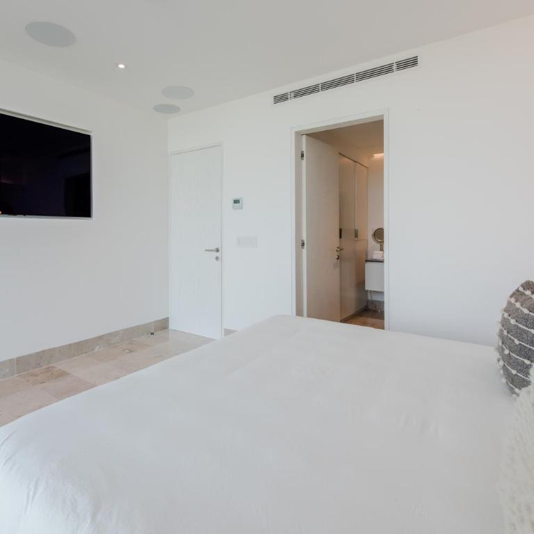 Oceana Residences - Two-Bedroom Apartment with Balcony and Sea View - 12