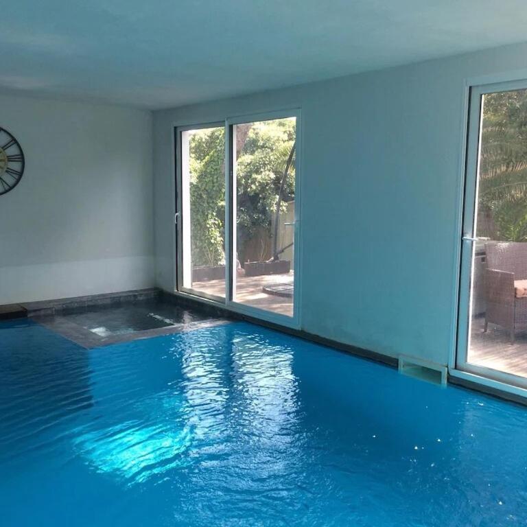 Piscine Intérieure chauffée Appartement Haut de villa - Two-Bedroom Apartment with Private Pool - 2