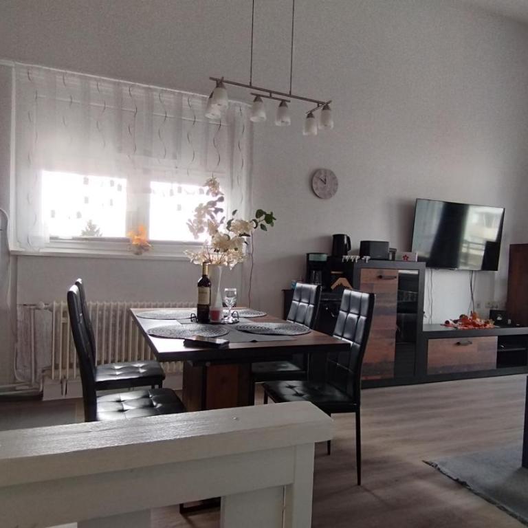Familienauszeit in Hirschs Dachstüberl mit 2,4m breitem Familienbett, Spiel- und Schlafgalerie für Kinder, aktivCard, Pool, Sauna und Panoramaausblick - Apartment mit 1 Schlafzimmer und Balkon - 14