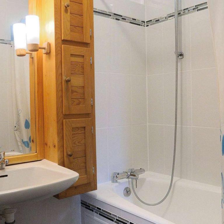 Chalet 3 chambres, 8 pers, terrasse sud, proche remontées, équipements complets - FR-1-572-216 - Chalet - 4