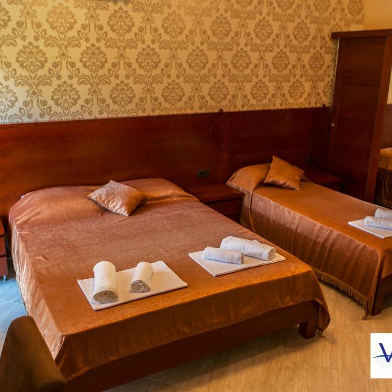 Hotel Velkom - Trokrevetna Soba s Terasom i Pogledom na More - 4