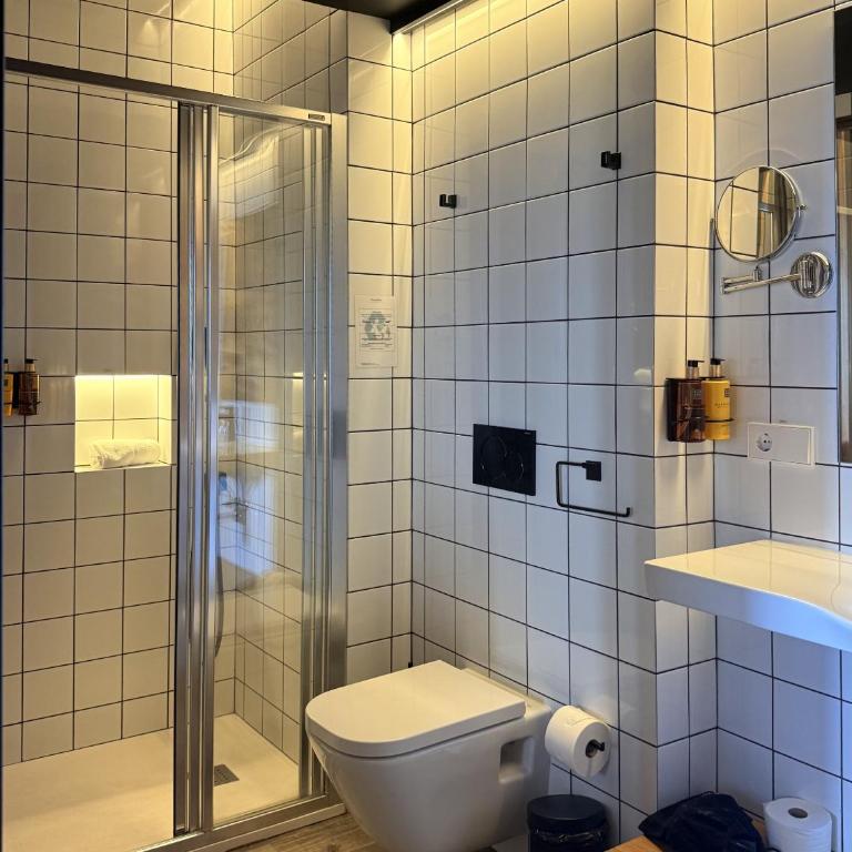 Pou - Habitación Doble con baño privado - 11