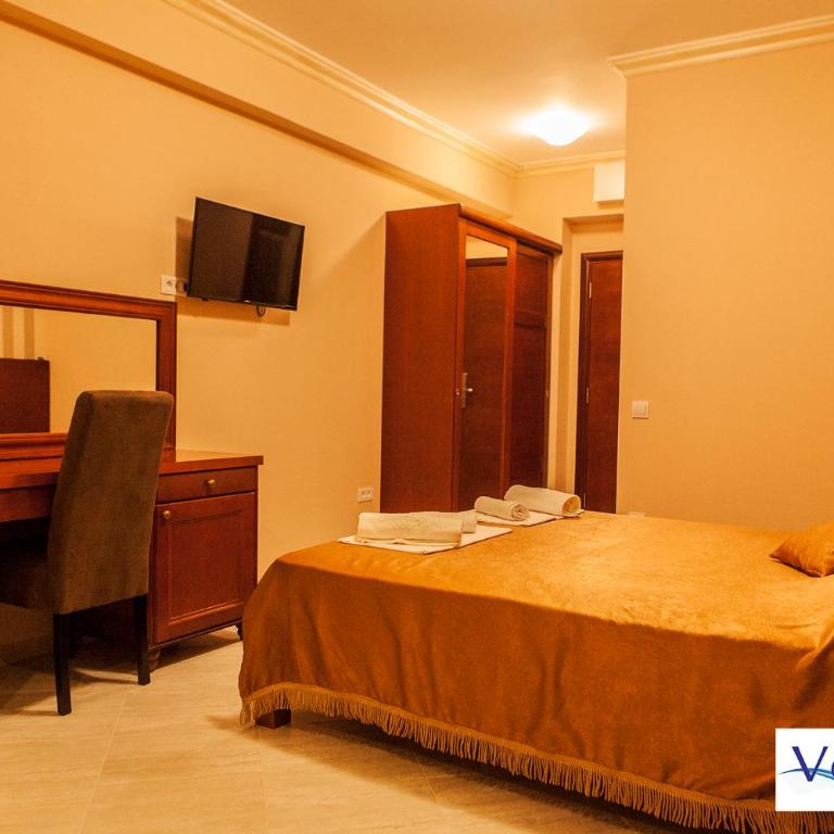 Hotel Velkom - Dvokrevetna soba sa Bračnim Krevetom, Terasom i Pogledom na More - 10