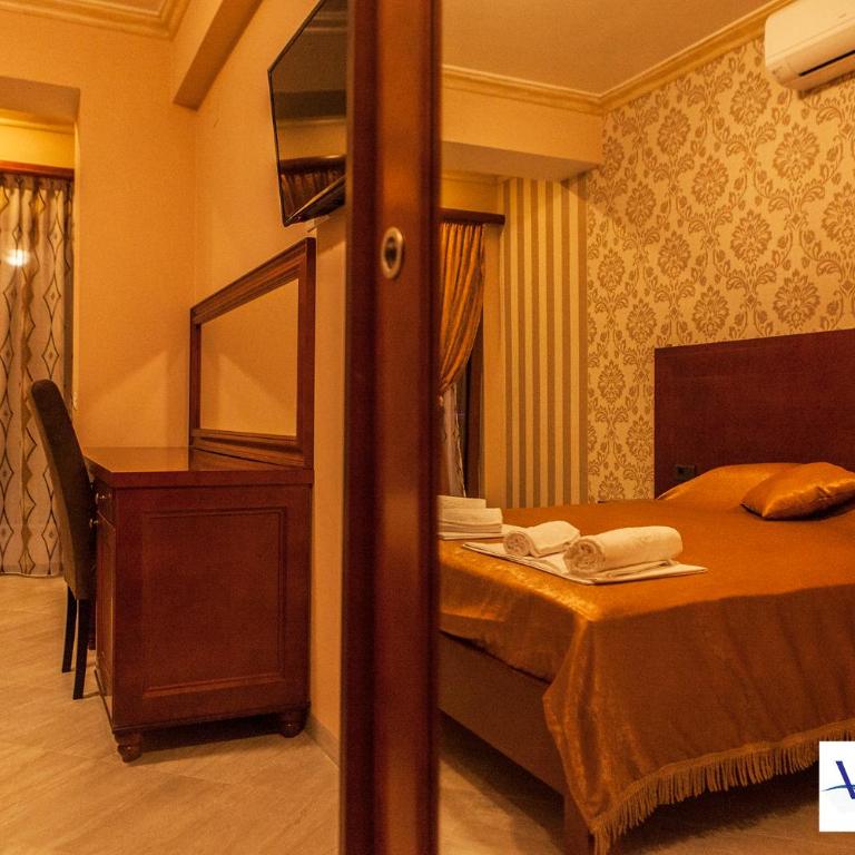 Hotel Velkom - Dvokrevetna soba sa Bračnim Krevetom, Terasom i Pogledom na More - 11