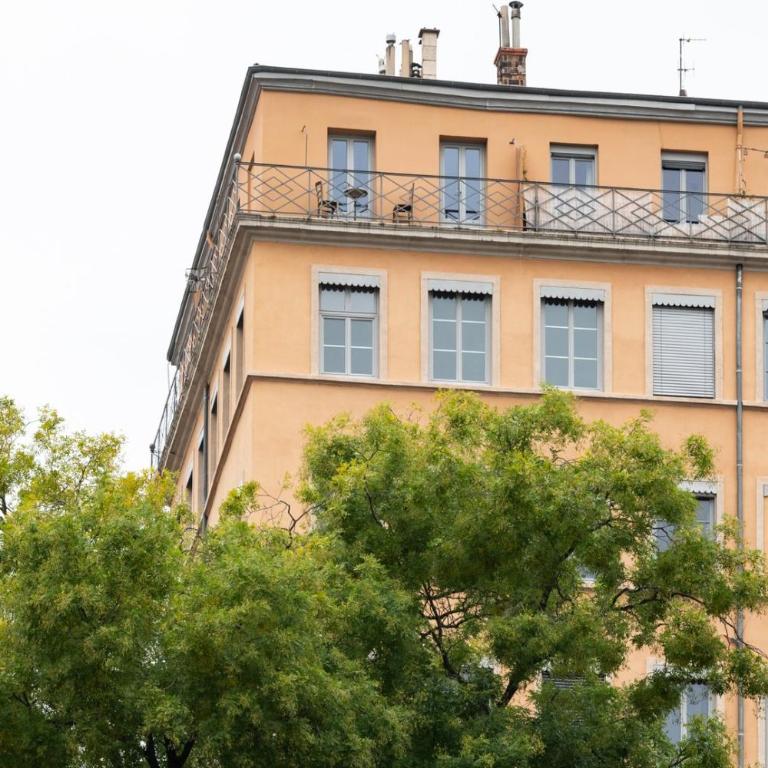 Clos Saint Benoît - One-Bedroom Apartment with City View - 3