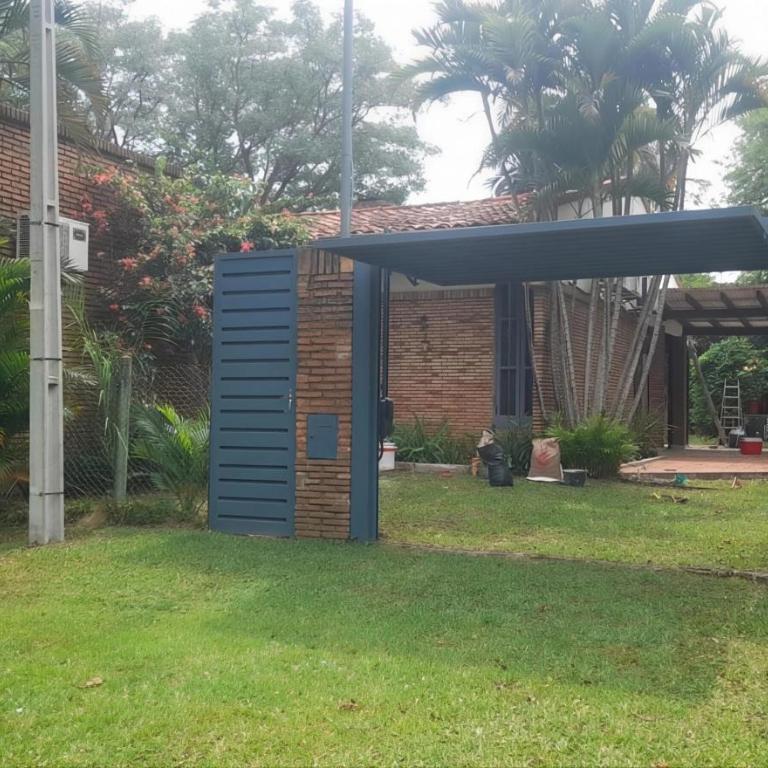 Casa con amplio patio y piscina - Vacation Home - 2
