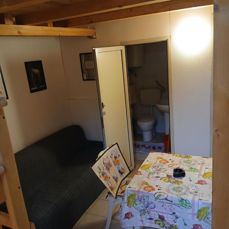 Tri-na-krì-a - Three-Bedroom House - 10