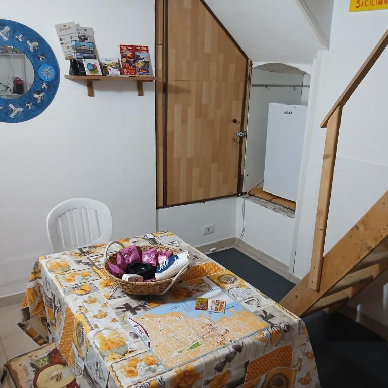 Tri-na-krì-a - Three-Bedroom House - 11
