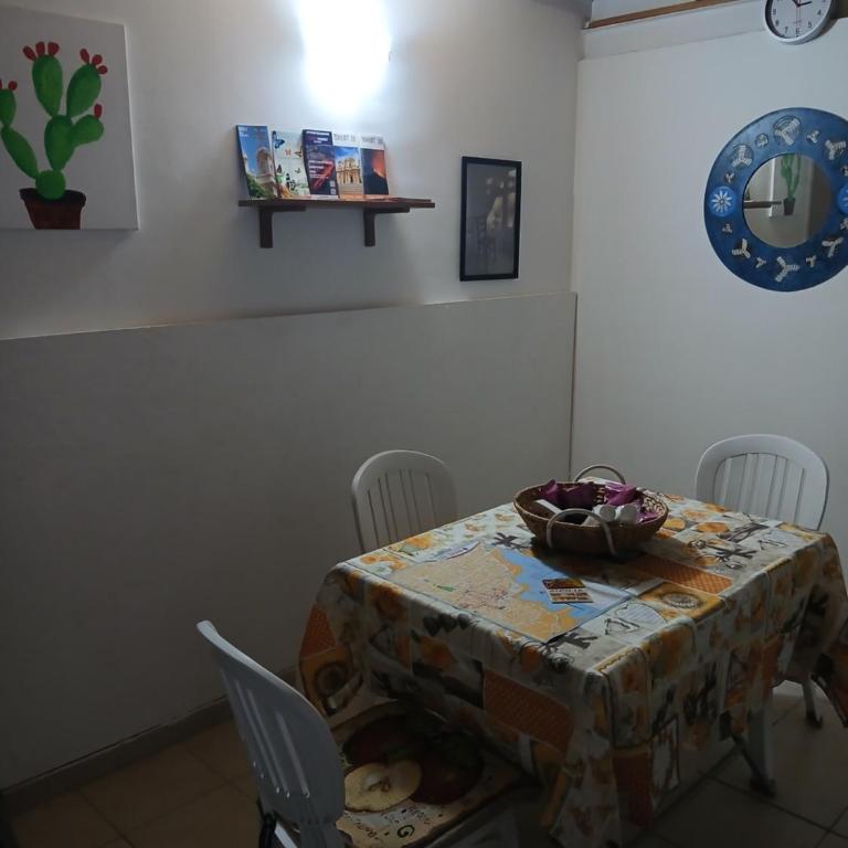 Tri-na-krì-a - Three-Bedroom House - 12