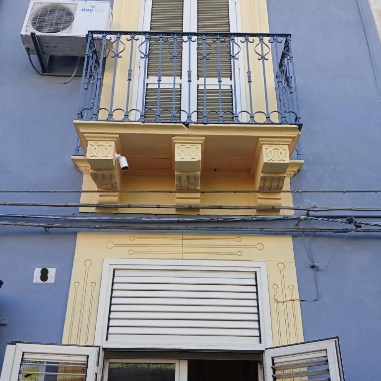 Tri-na-krì-a - Three-Bedroom House - 1