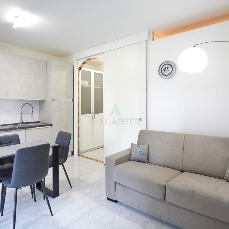 Sunshine Apt - Solarium Vista Lago a 350m dal Lago con Piscina - Appartamento con 2 Camere da Letto - 4