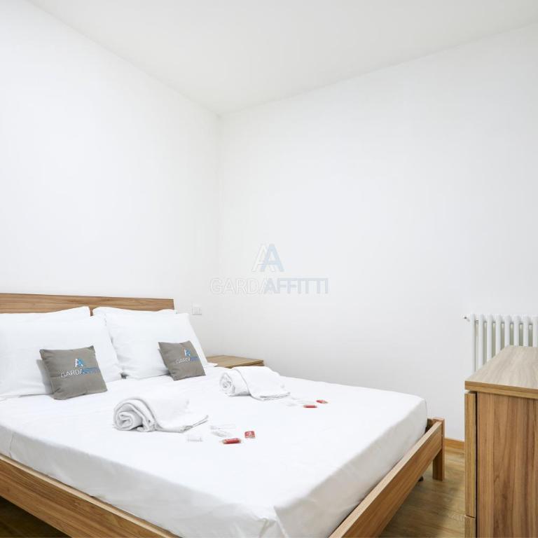Sunshine Apt - Solarium Vista Lago a 350m dal Lago con Piscina - Appartamento con 2 Camere da Letto - 6