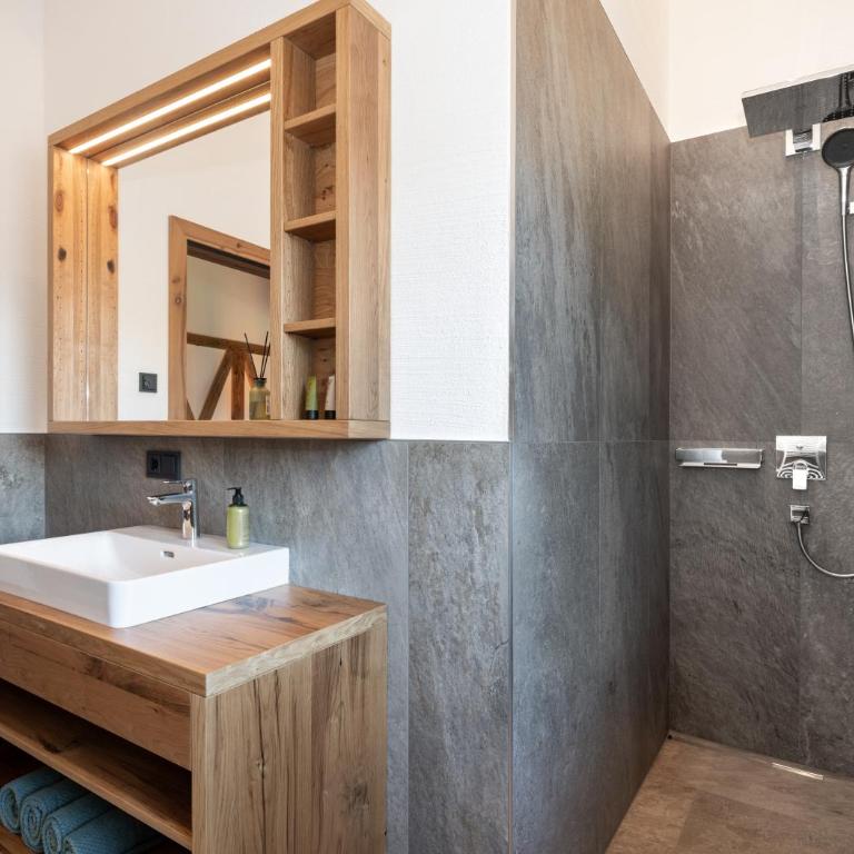 Das Grabnergut - Sommerkarte der Gasteiner Bergbahnen inklusive - Deluxe Apartment mit 2 Schlafzimmern und Gartenblick - 11