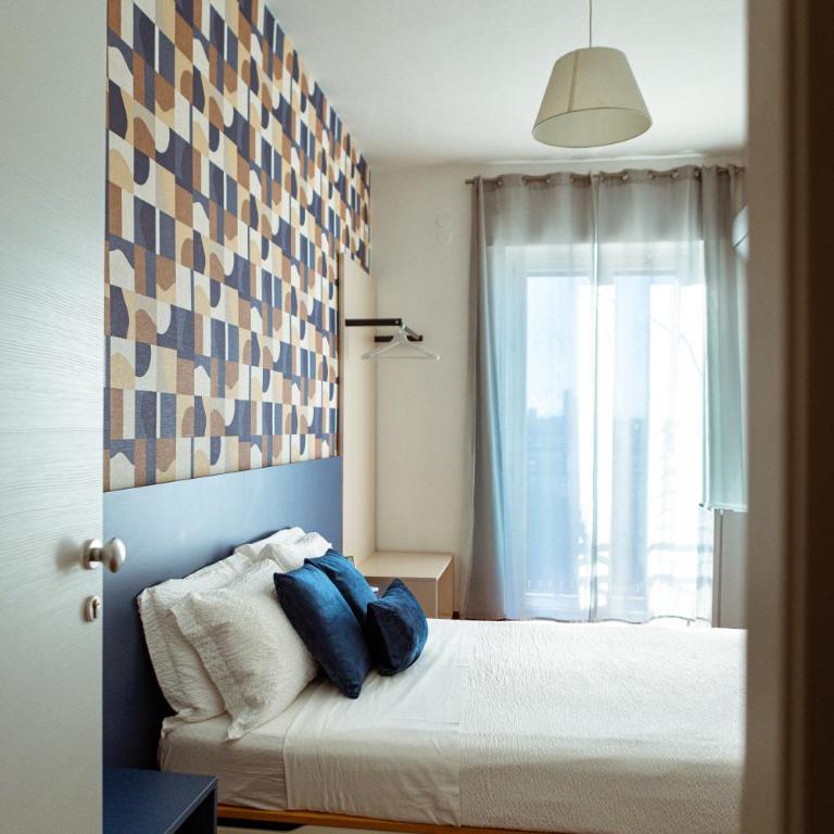 B&B Best Hostel Milano - Camera Matrimoniale con Bagno Privato e Balcone - 5