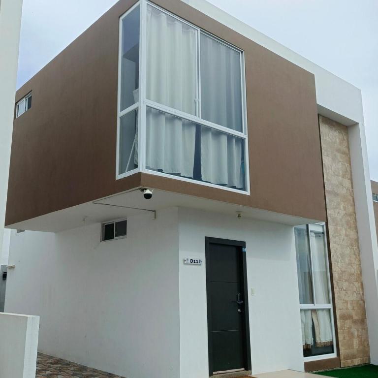 Casa con vista al mar y piscina en Manta - Three-Bedroom House - 3