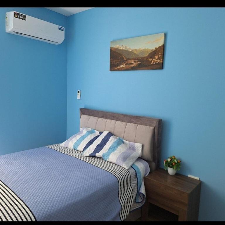 Casa con vista al mar y piscina en Manta - Three-Bedroom House - 12