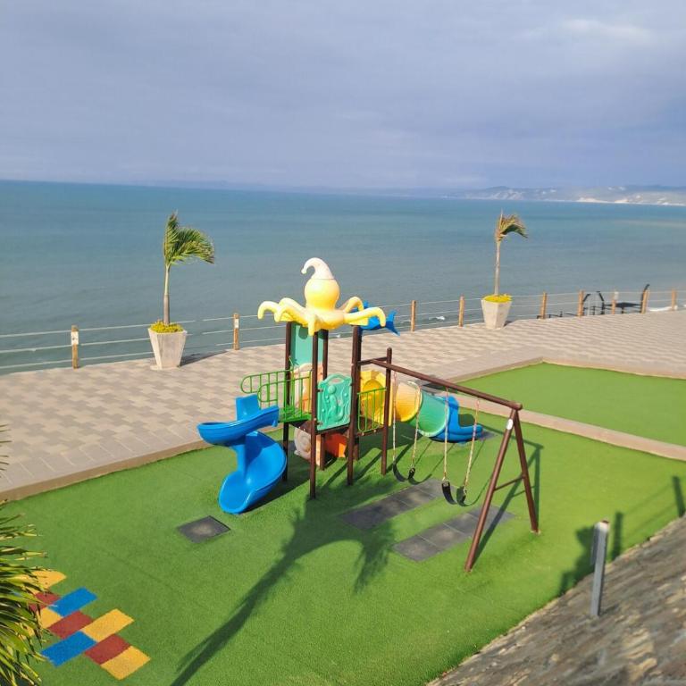 Casa con vista al mar y piscina en Manta - Three-Bedroom House - 6