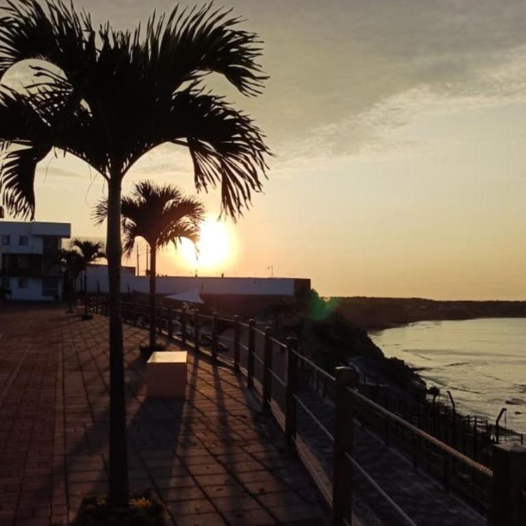 Casa con vista al mar y piscina en Manta - Three-Bedroom House - 5