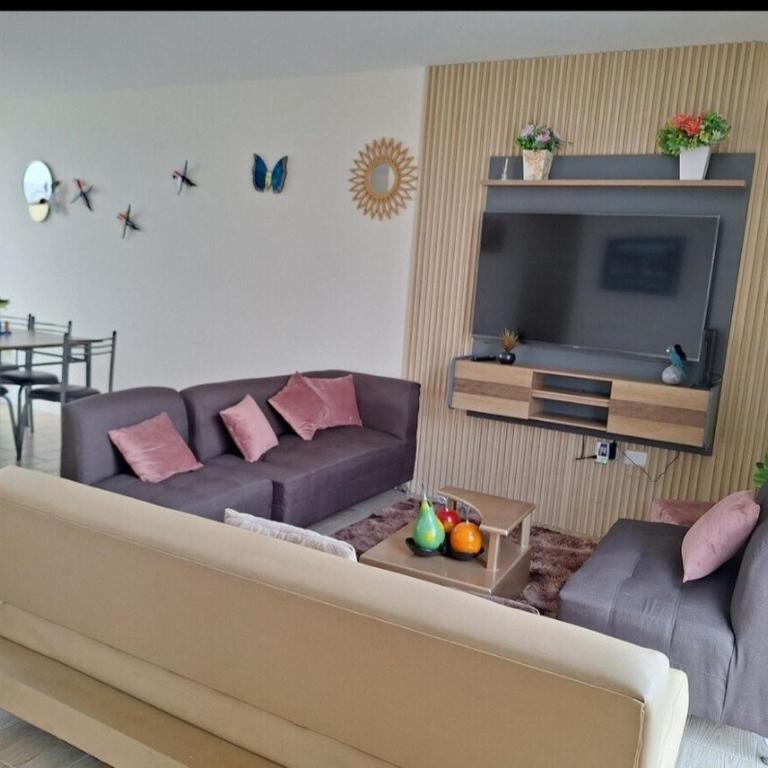 Casa con vista al mar y piscina en Manta - Three-Bedroom House - 16