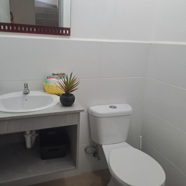 Casa con vista al mar y piscina en Manta - Three-Bedroom House - 36