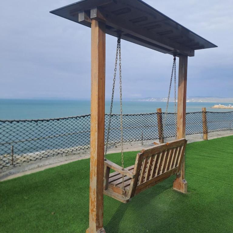 Casa con vista al mar y piscina en Manta - Three-Bedroom House - 2