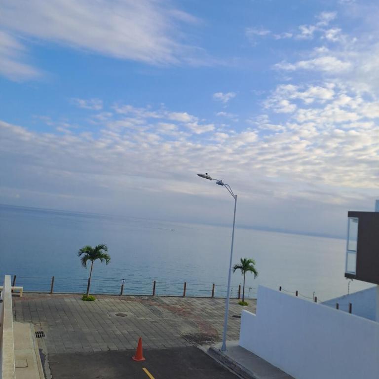 Casa con vista al mar y piscina en Manta - Three-Bedroom House - 44