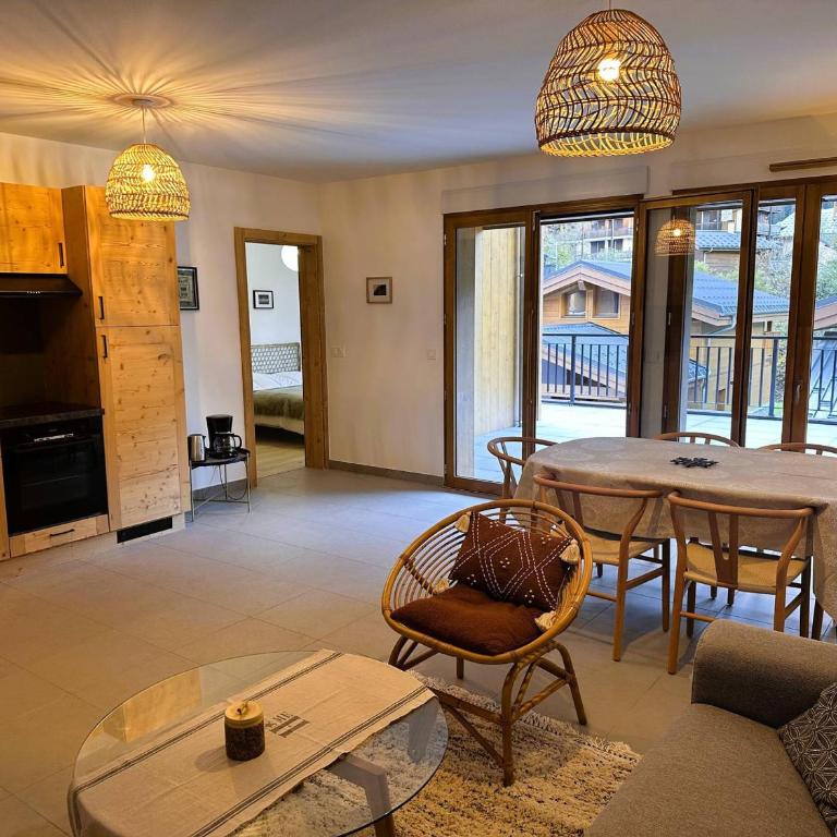Bel appartement avec grande terrasse, proche du téléphérique - FR-1-464-251 - Apartamento - 1