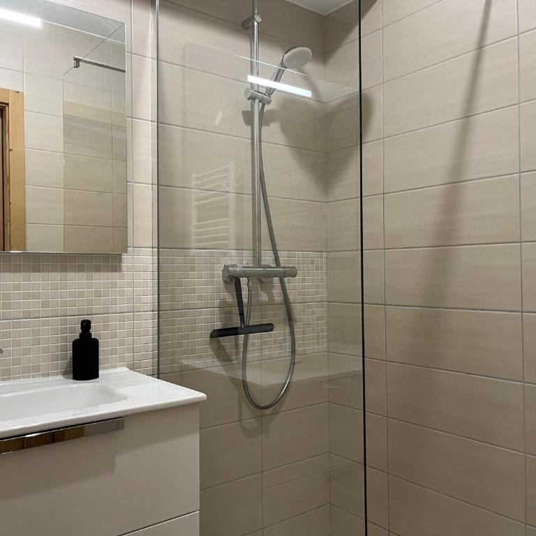 Bel appartement avec grande terrasse, proche du téléphérique - FR-1-464-251 - Apartamento - 5