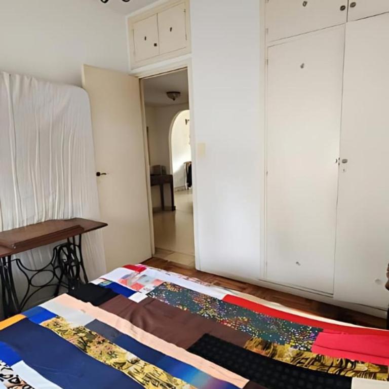 Muy Buen Departamento con vista al Mar desde el Balcon Dos Dormitorios a dos Cuadras del Mar sobre Avenida Colon - Apartamento de 2 dormitorios - 2