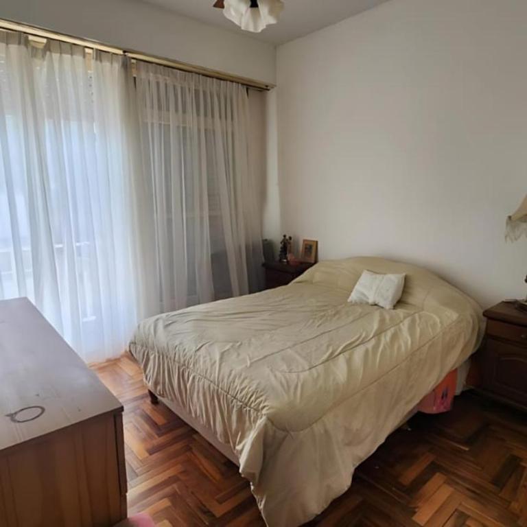 Muy Buen Departamento con vista al Mar desde el Balcon Dos Dormitorios a dos Cuadras del Mar sobre Avenida Colon - Apartamento de 2 dormitorios - 14