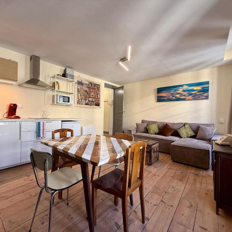 A l'ombre de la Tour - Appartement 1 Chambre de Luxe - Vue sur Jardin - 13