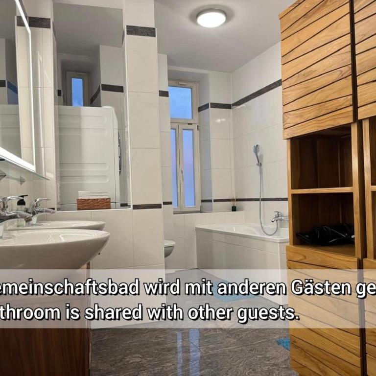Isartor Rooms - SHARED BATHROOM - Chambre Lit Queen-Size avec Salle de Bains Commune - 1