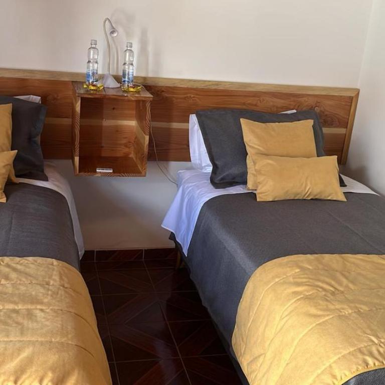 Hostal Malú - Twin Room with Private Bathroom - 8