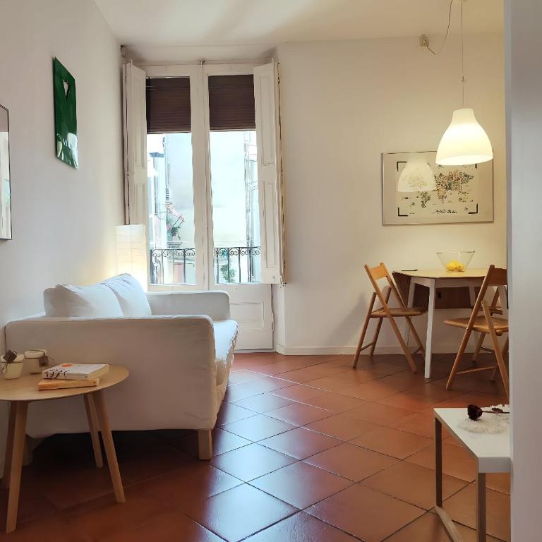 Cute 1 bedroom apt. Super central location. R.K - Apartment - 28