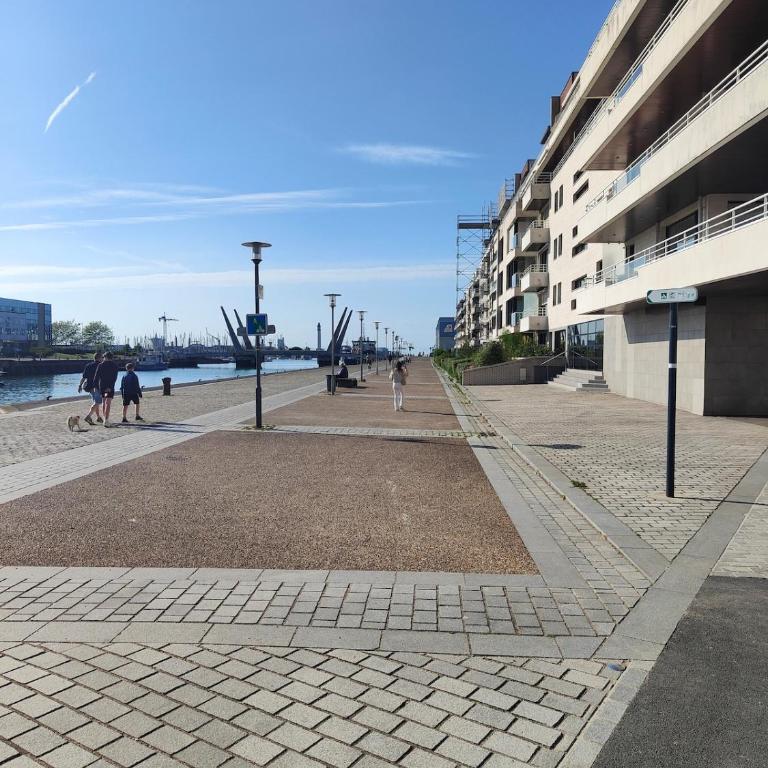 sea or city center 2 steps away, it's up to you - Appartement 3 Chambres avec Balcon - 13