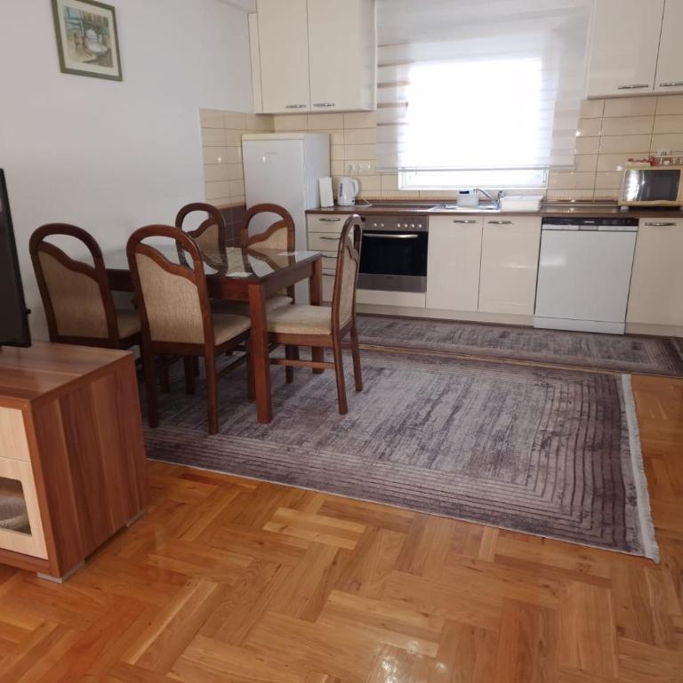 Anes' apartment - Two-Bedroom Apartment - 4